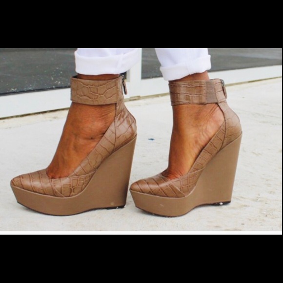 Bcbgmaxazria wedges - Picture 1 of 4